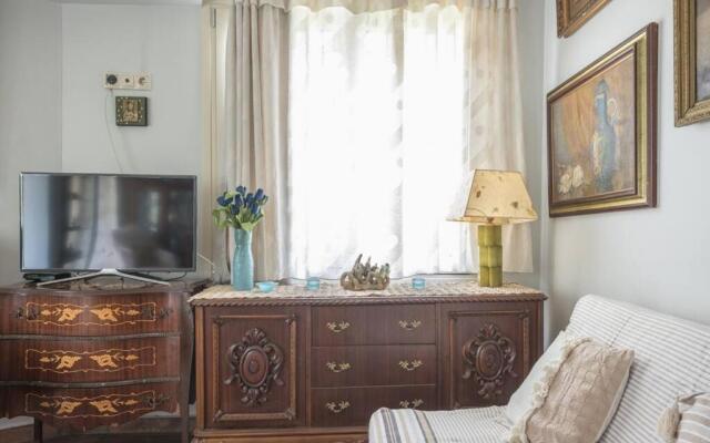 Seaside 2BR apartment in Varkiza 2mins walk from beach