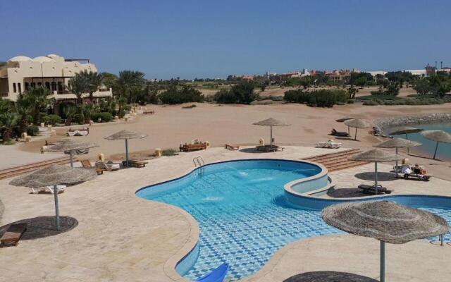 Gouna 1 BR shared pool and lagoon