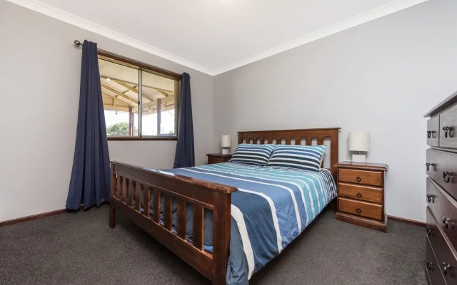 Back Beach Retreat - Pet Friendly