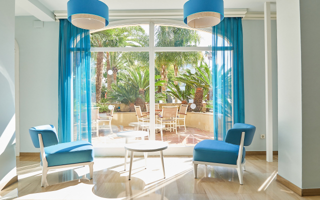 Monica Hotel