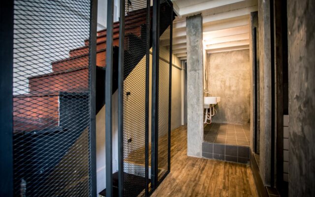 Sleepy Dealer Hostel Bar