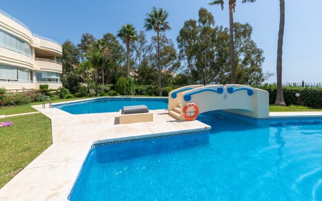 Costa Quebrada - Beachfront 3BR Apartment With Huge Terrace & Sea Views