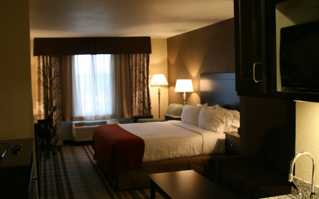Holiday Inn Express & Suites Nevada by IHG