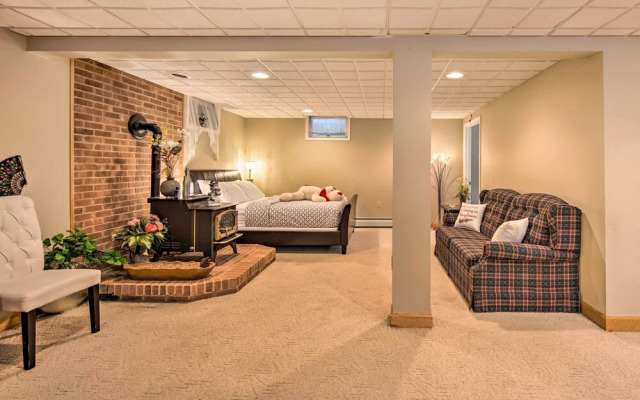 Spacious Palmyra Home w/ Fire Pit & Deck!