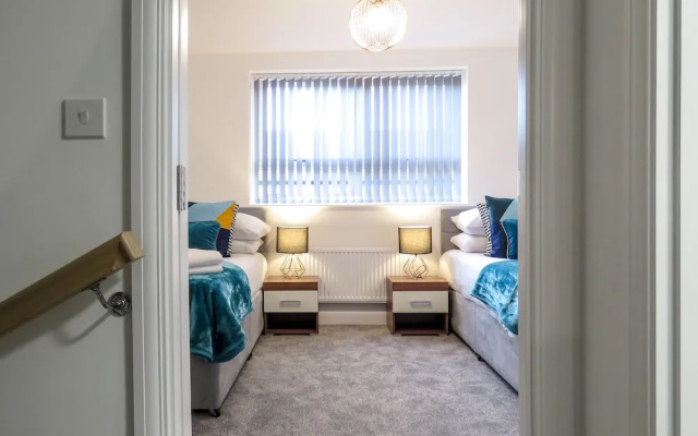 Tudors eSuites Birmingham Townhouse Private Garden Free Parking