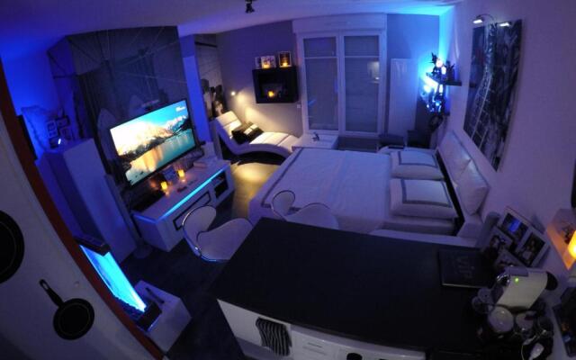 DISNEYLAND-PARIS aux portes de la Batcave