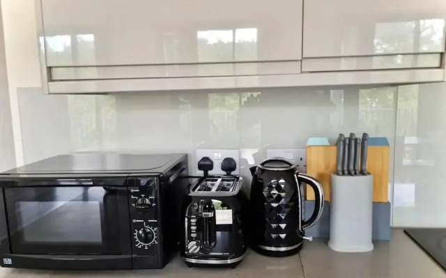 London Riverside Apartment Retreat