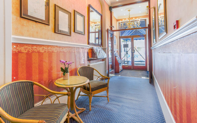 London Town Hotel
