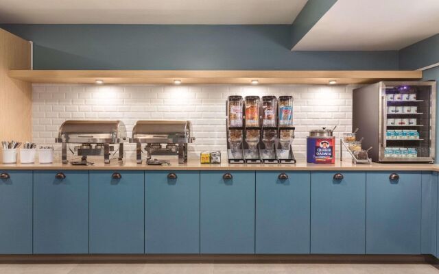 Country Inn & Suites by Radisson Erie