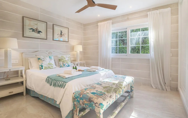 Luxury Family Escape Golf & Pool Retreat