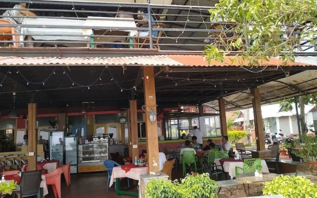 Del Mar Home Stay and Cafe