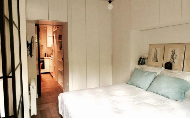 Vibrant Urban Chic Apartment