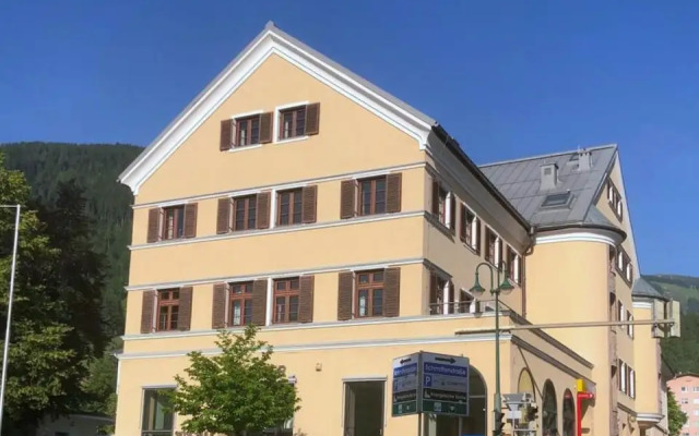 Post Residence Apartments 4B Incl Summer Card