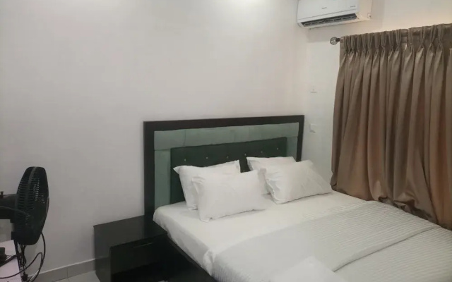 Tristar Hotel & Suites