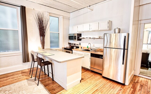 The Haus on Mirror Lake