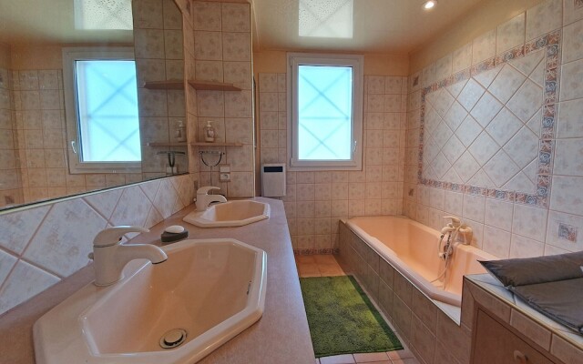 Spacious Villa in Languedoc-Roussillon with private Swimming Pool