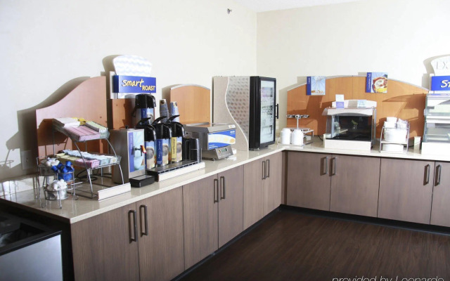 Wingate by Wyndham Roseville/Detroit