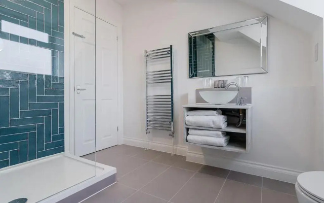 Pike & Eel Hotel and Marina