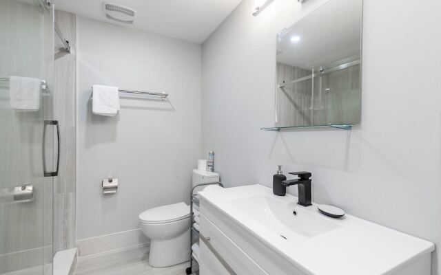 Cozy Houses in Downtown Toronto by GLOBALSTAY