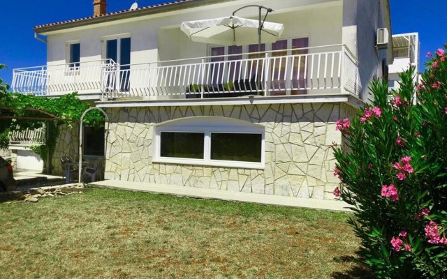 Apartment with 3 Bedrooms in Novigrad, with Enclosed Garden And Wifi - 400 M From the Beach