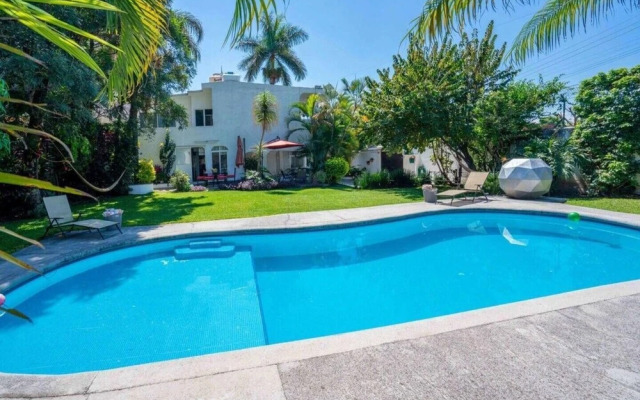 Alberca Privada Jardín y Garage para 8