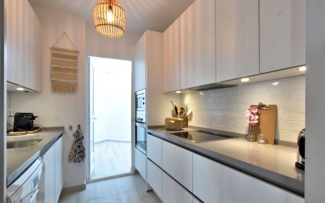 Luxury Apartment With Breathtaking Sea View Surrounded by Palm Trees