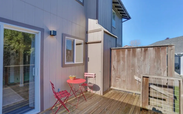 Airy Fortuna Apartment With Deck!