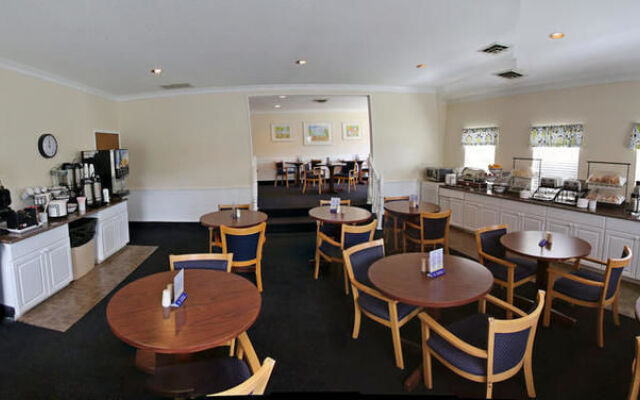 Breakers Resort & Beach Bar