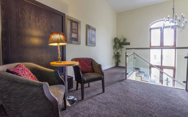 Coach House Hotel