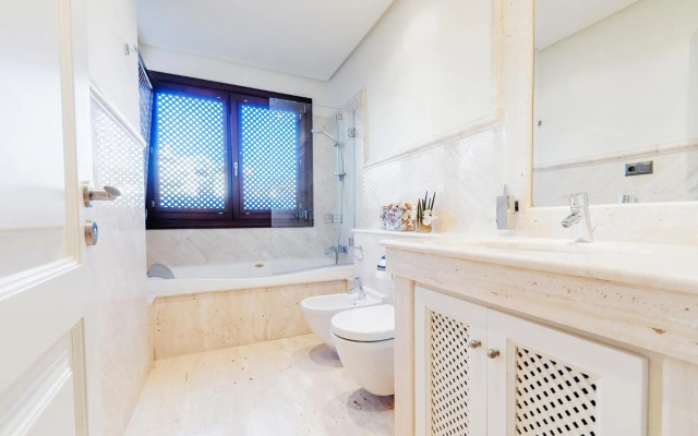 LUXURY APARTMENT FRONTAL BEACH in Doncella Beach