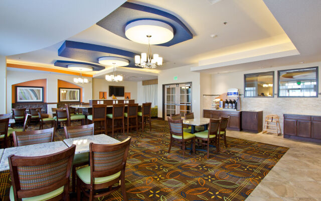 Holiday Inn Express Hotel & Suites Denver East-Peoria Street by IHG