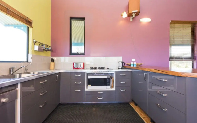 Wave House - Beach Front Lancelin