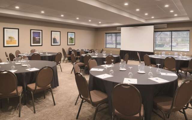 Embassy Suites by Hilton Milwaukee Brookfield