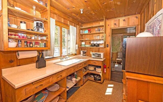 3901 Azure Avenue 2 Bedroom Cabin