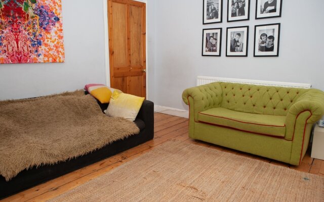 3 Bedroom Townhouse By Gloucester Road