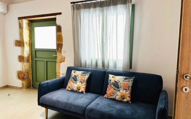 Roussos Place - Next To Splantzia Square - 2bd 2ba