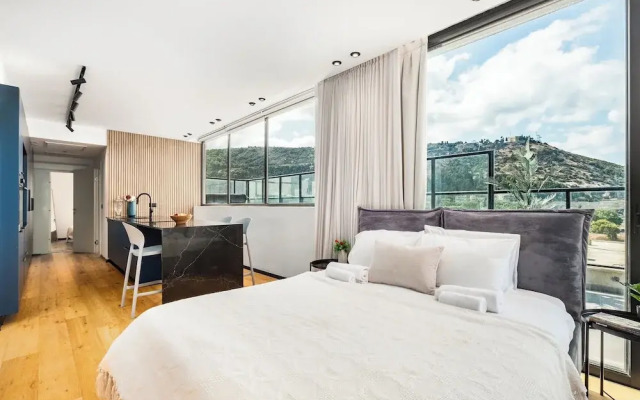 Pool & Jacuzzi Penthouse by Sea N' Rent