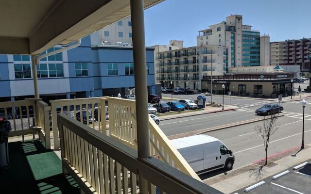 Crystal Sands Motel