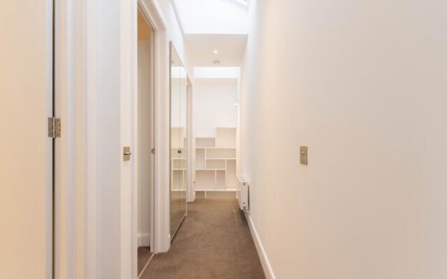 NEW 3 Double Bed House Ravenscourt Park Zone 2