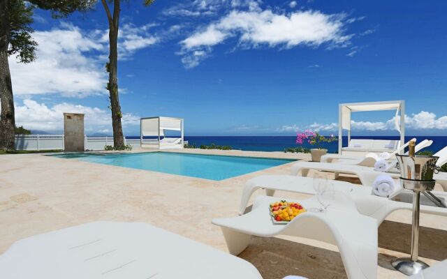 Ocean Front Villa Deluxe 4 Bedroom