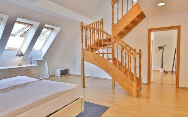Wenceslas Square Duplex by easyBNB
