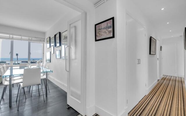 Deco Seafront - Seafront Apartment - Sleeps up to 6