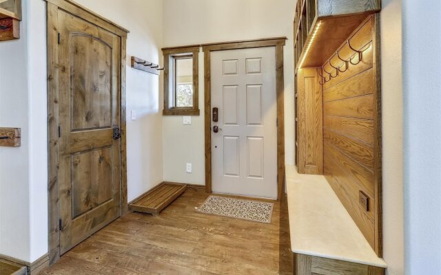 Highwood Hideaway 4 Bedroom Townhouse by RedAwning