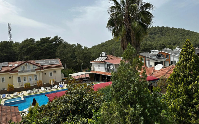 Carmina Hotel