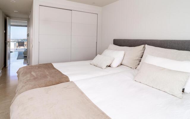 LMR1-Penthouse with 187m2 terrace and private pool