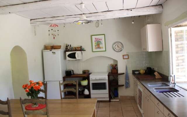 Beautiful Rustic Farmhouse Apartment With Pool