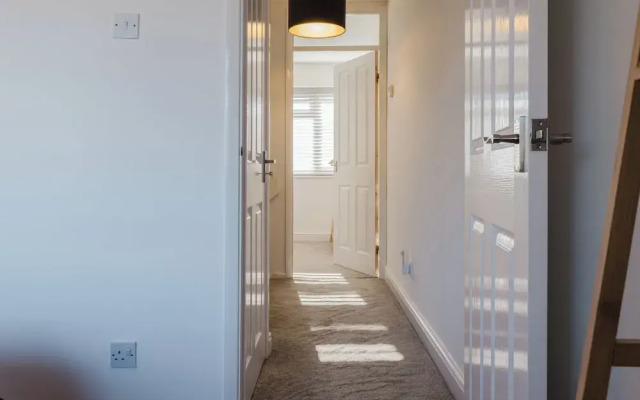 Corner House - Bright 2BD in Cheltenham