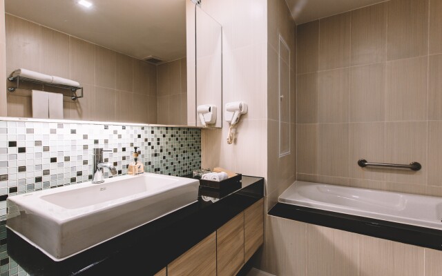 Adelphi Suites Bangkok