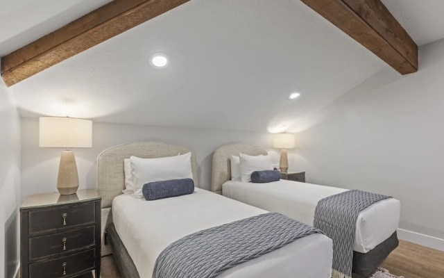 Snow Flower 078 3 Bedroom Condo by RedAwning