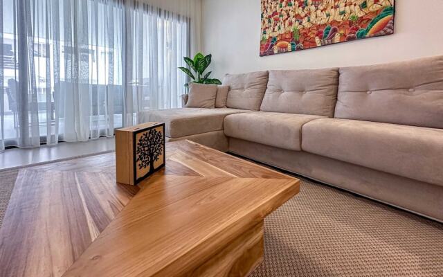 Gorgeous 2 BR Luxury Apartment